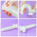 DILDO SZTUCZNY PENIS PRZYSSAWKA ŚWIECI NOCĄ 26 CM