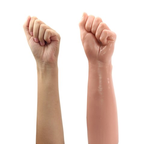 12" KING SIZE REALISTIC BITCH FIST 12" KING SIZE REALISTIC BITCH FIST