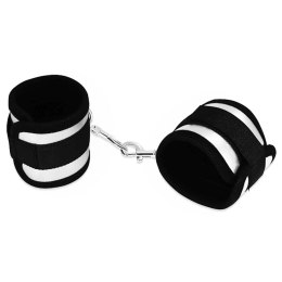 STRUGGLE MY HANDCUFF